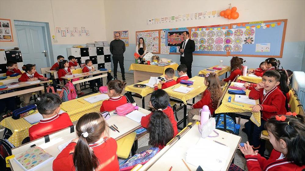 Depremden etkilenen 166 bin 238 öğrencinin nakilleri yapıldı