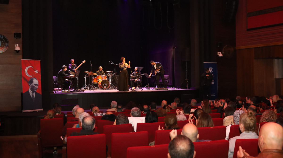 Bursa’da Feryal Öney ile türkü dolu gece