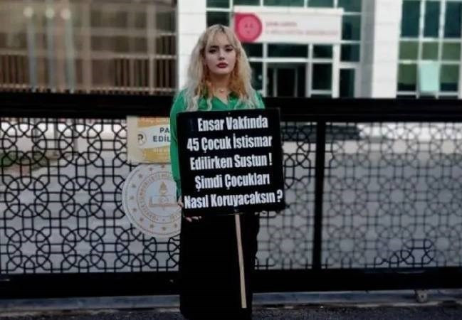 Ensar Vakfı’ndaki istismarı unutturmamak için eylem yapan Gizem Çetiner baskı görüyor