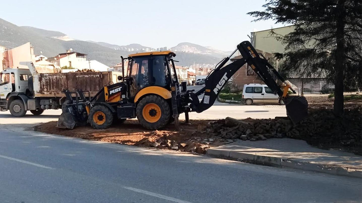 Gemlik Belediyesi'nden asfalt ve kaldırım atağı