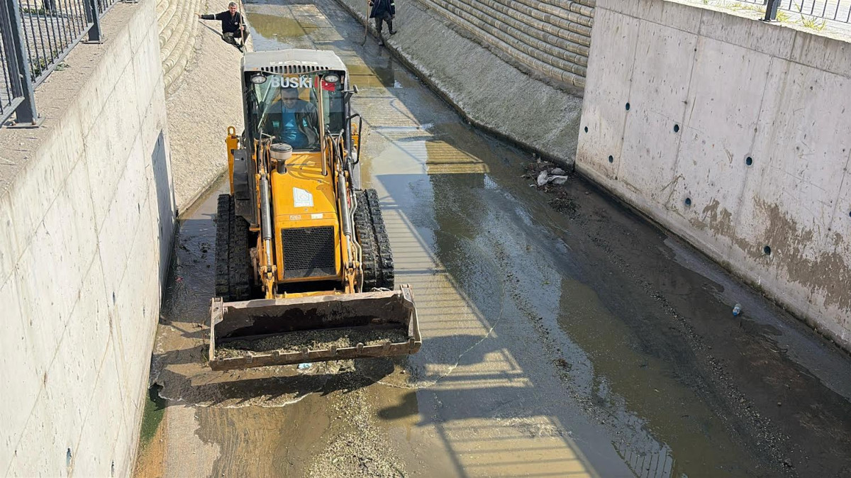 Gemlik Çarşı Deresi’nde Kapsamlı Temizlik Çalışması Başladı