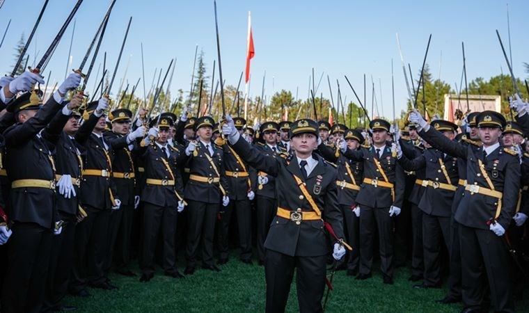 'Mustafa Kemal'in askerleriyiz' sloganı atan genç teğmenler için Karar günü açıklandı