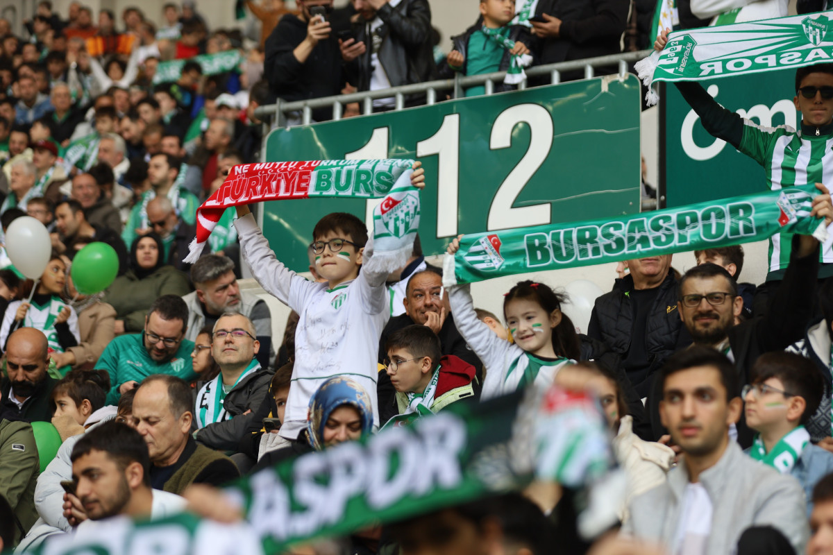 Çocuklar Bursaspor coşkusunu Büyükşehir’le yaşadı