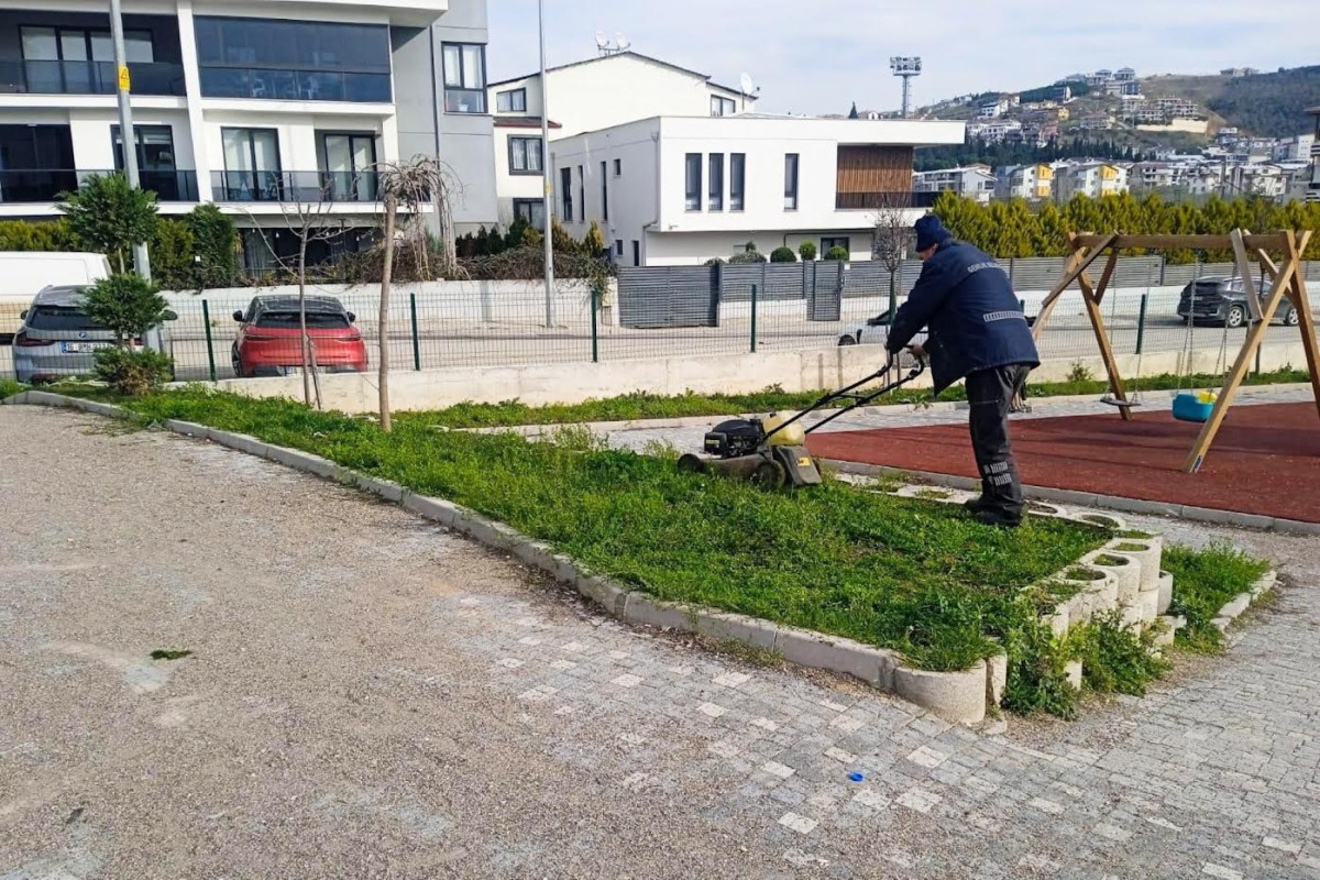 Gemlik'te Çevre Düzenleme Çalışmaları Devam Ediyor