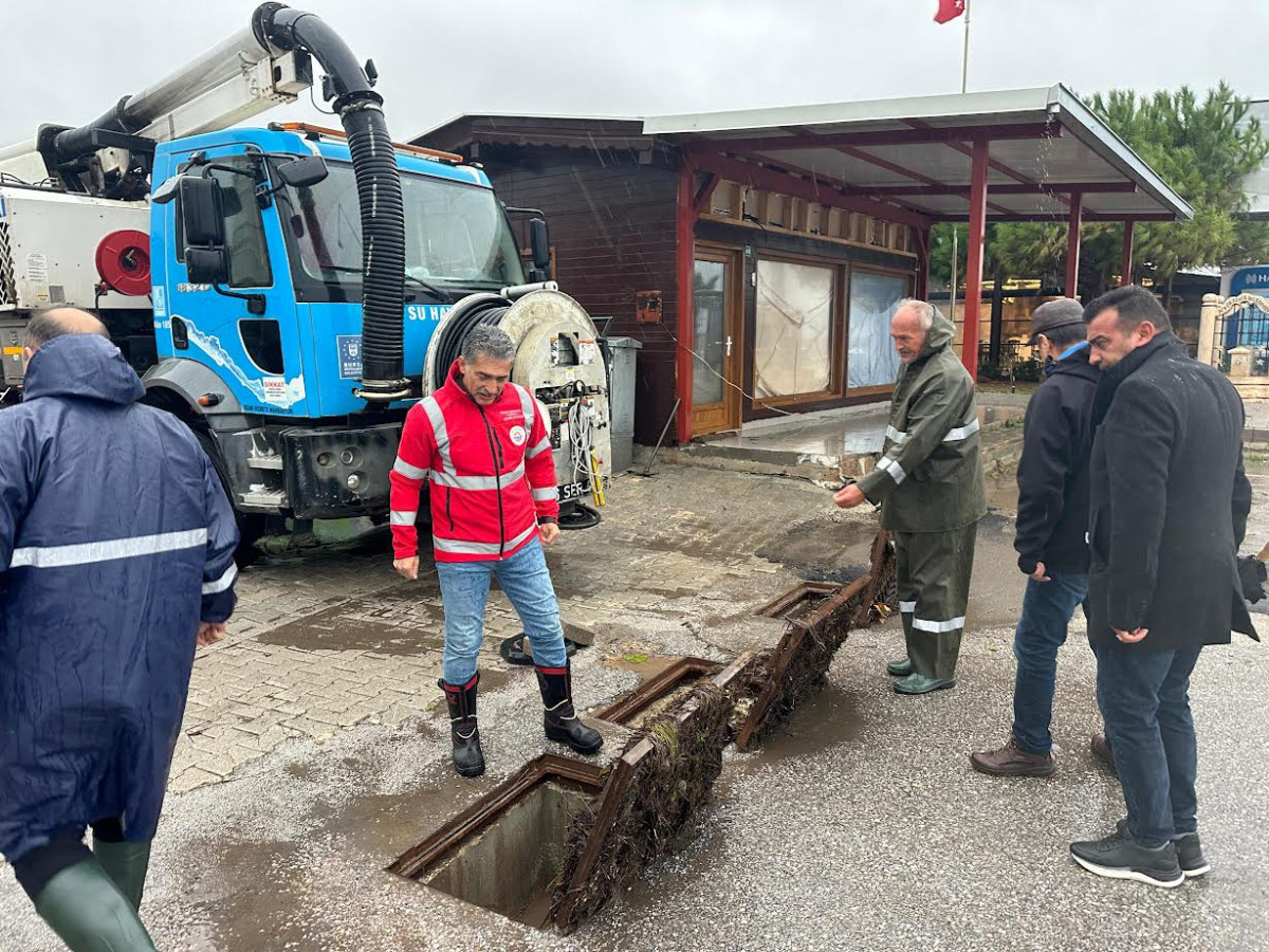 Gemlik'te sağanak taşkınına Başkan müdahalesi