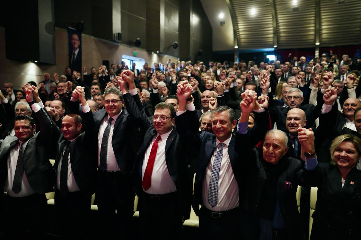 İMAMOĞLU: SANIYORLAR Kİ, MAHKEMELERDE HALKIN PARTİSİNİ DURDURABİLİRLER. ZAVALLILAR. ÇARESİZLER. ACİZLER.